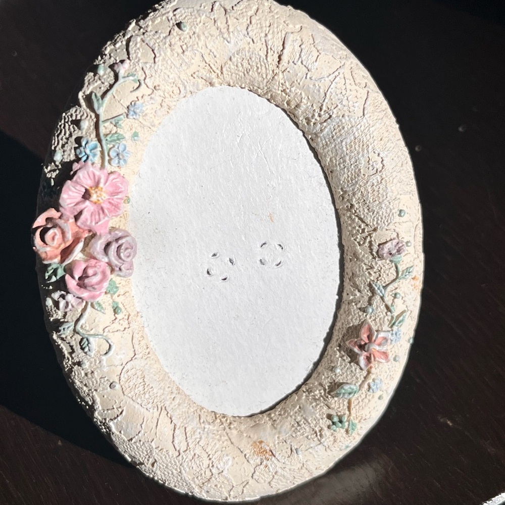 Textured 90’s Cream Floral Oval Frame - No Glass!